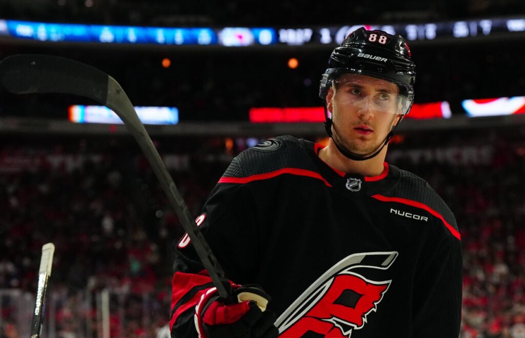 Martin Necas, Hurricanes