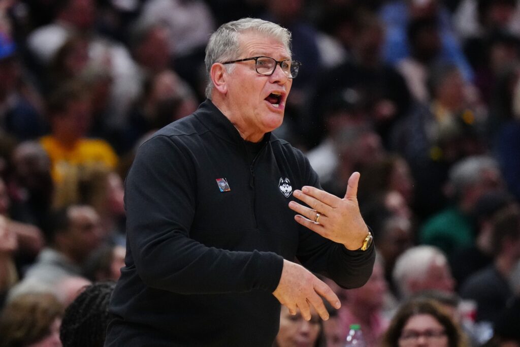 Geno Auriemma, Caitlin Clark