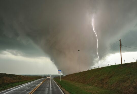 Tornado, Weather