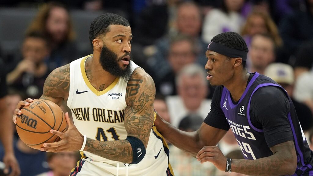 New Orleans Pelicans guard Saddiq Bey protects the ball as Sacramento Kings guard Daeqwon Plowden defends him.